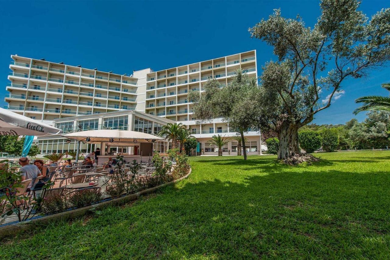 Evia Riviera Resort Amarynthos Exterior photo